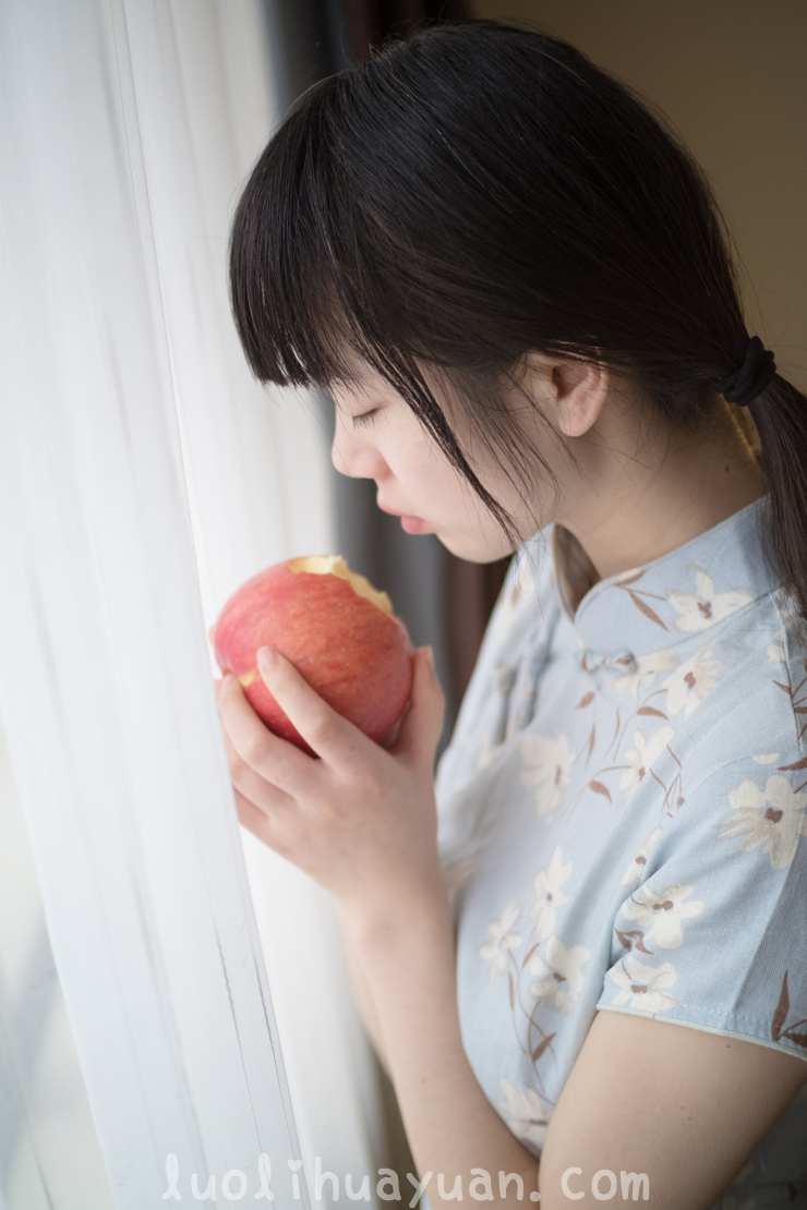 [西ER酱] – 兰草旗袍篇 短款旗袍苹果香甜 [41P/87 MB] 配图 No.1